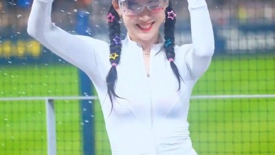 치어디러 김한나 바이크슈츠