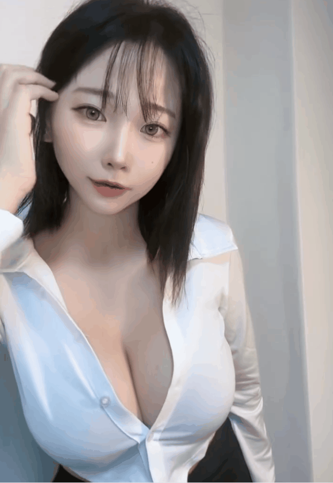 인스타녀 이랏샤이 단추푼 흰셔츠 가슴골