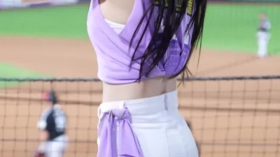 보라 민소매 흰 핫팬츠 김해리 치어리더