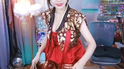 수련수련 어우동 한복 입었는데 더워서 저고리 미드 오픈