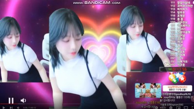 가슴이 불쑥 강조된 멜빵원피스 주하랑 - 삐끼삐끼