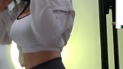 민가유 흰 탱크탑 + 회색 레깅스
