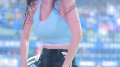 빗속에서도 열정적으로 춤추는 이아영