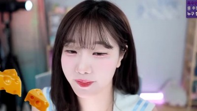 수련수련 커여운 여름패션이라는 세라복 가슴골