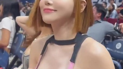DJ 소다 민소매 묵직한 가슴골