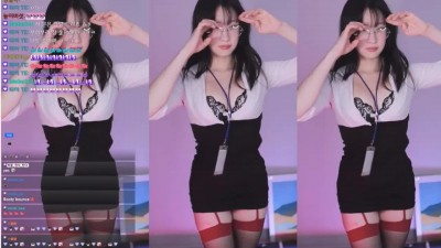 명아츄 오피스룩 야한 브라 가슴골 + 빨간 가터벨트