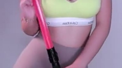 세림잉 경찰봉 활용 제대로 하는 연두색 CK브라 출렁 가슴골
