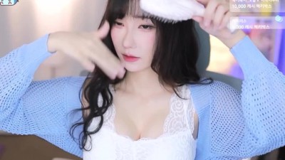 머리 빗는 마젠타