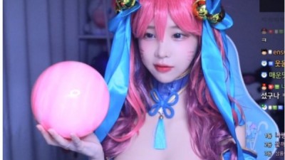 유혜디아리코스프레의젖해보이는윗가슴ㅋㅋ